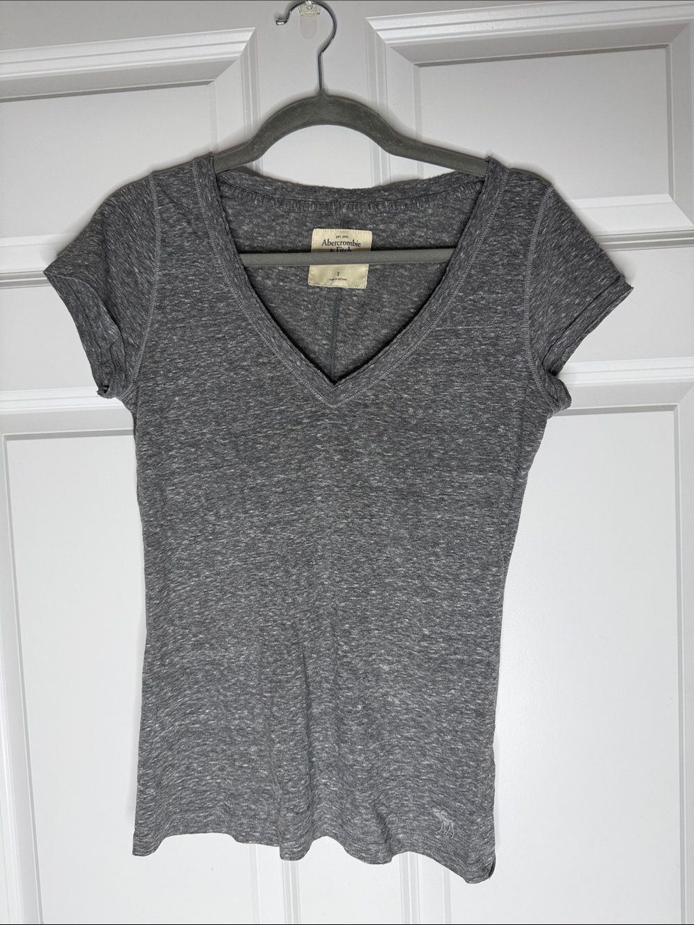 Abercrombie & Fitch V-Neck T-Shirt Women’s S